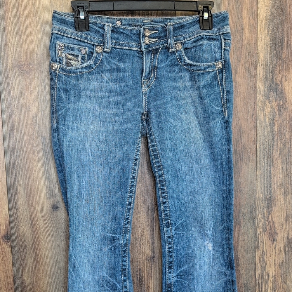 Miss Me Low Rise Distressed Boot Cut Jeans 26                        M460